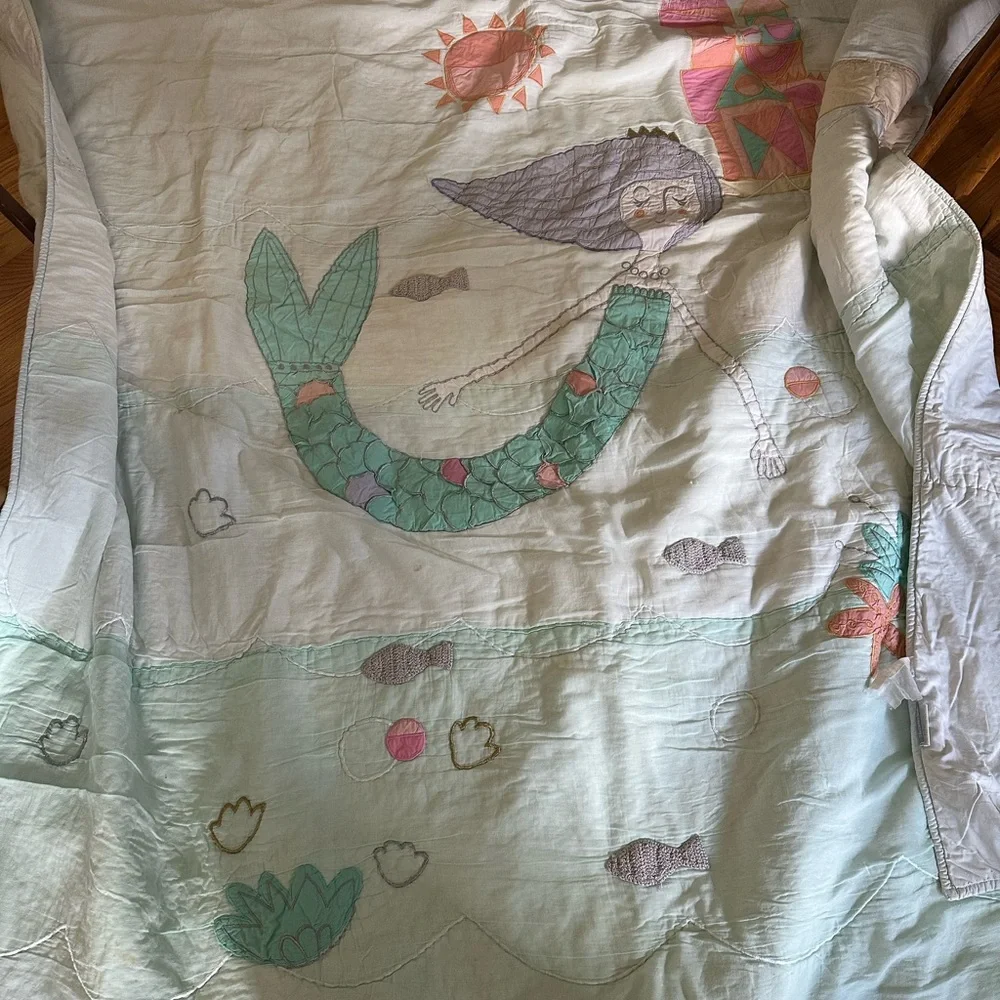 Mermaid appliqué quilt - Land of Nod